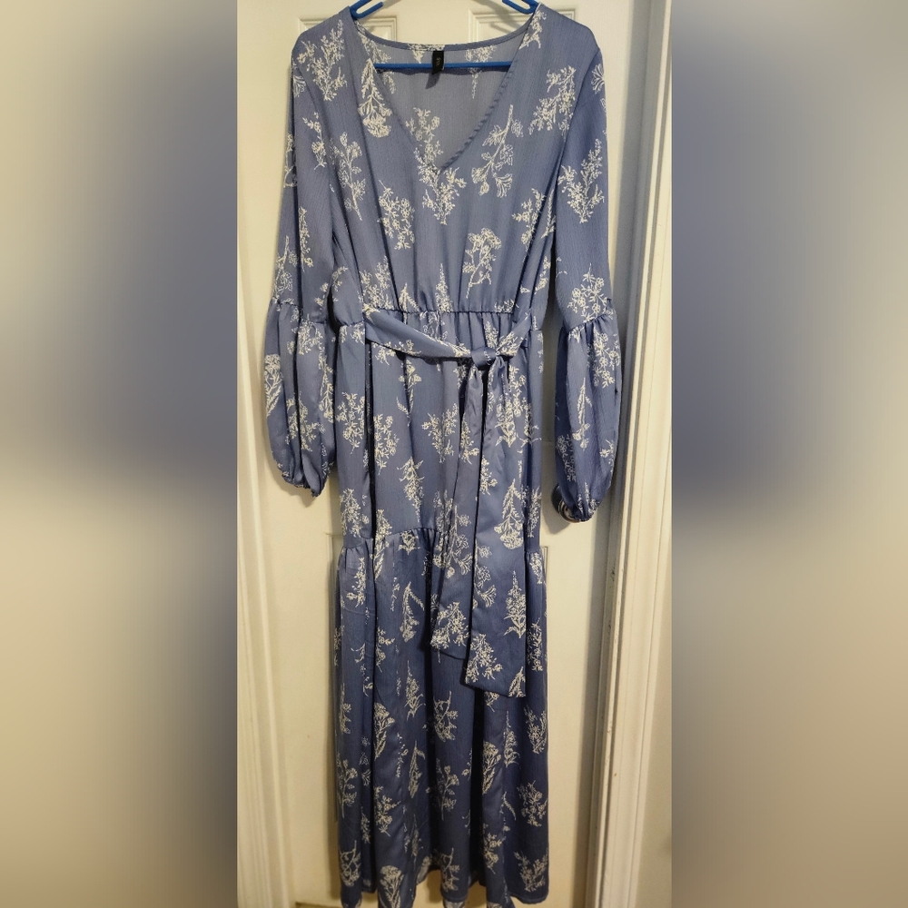Chic Long Sleeve Floral Dress in Blue